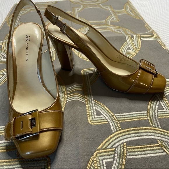 ANNE KLEIN - tawny patent leather slingback heels dark natural 9m - Picture 2 of 9